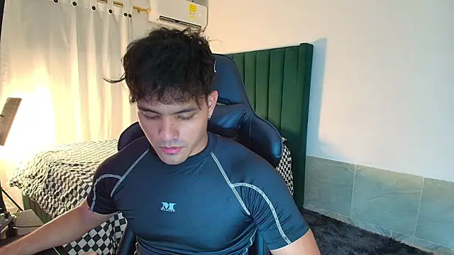 Snapshot of man_dur07 chatting on December 14, 2025, 12:06 am man dur07 online show from December 14, 2025, 12:06 am