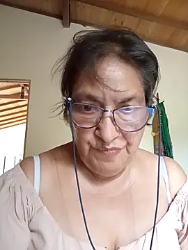 florecita69 online show from October 12, 2025, 8:32 pm