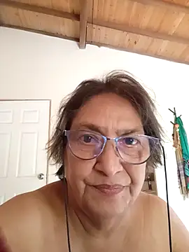 florecita69 online show from November 5, 2025, 2:53 pm