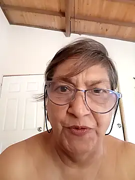 florecita69 online show from November 4, 2025, 2:21 pm