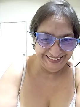 florecita69 online show from October 25, 2025, 11:49 pm