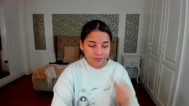 Snapshot of Mayaa_ross chatting on September 25, 2025, 2:06 am Mayaa ross online show from September 25, 2025, 2:06 am