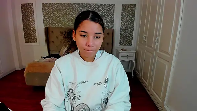 Snapshot of Mayaa_ross chatting on September 24, 2025, 3:57 am Mayaa ross online show from September 24, 2025, 3:57 am