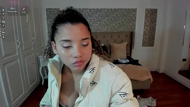 Snapshot of Mayaa_ross chatting on September 15, 2025, 1:39 am Mayaa ross online show from September 15, 2025, 1:39 am