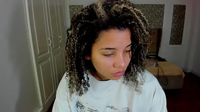 Snapshot of Mayaa_ross chatting on September 13, 2025, 1:49 am Mayaa ross online show from September 13, 2025, 1:49 am