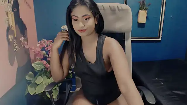 Snapshot of Littleindianmilf chatting on September 18, 2025, 9:45 am Littleindianmilf online show from September 18, 2025, 9:45 am