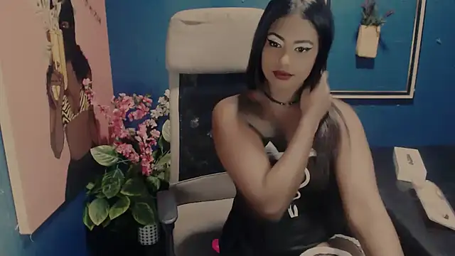 Snapshot of Littleindianmilf chatting on October 7, 2025, 9:10 am Littleindianmilf online show from October 7, 2025, 9:10 am