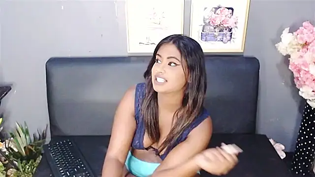 Snapshot of Littleindianmilf chatting on March 18, 2025, 2:39 pm Littleindianmilf online show from March 18, 2025, 2:39 pm