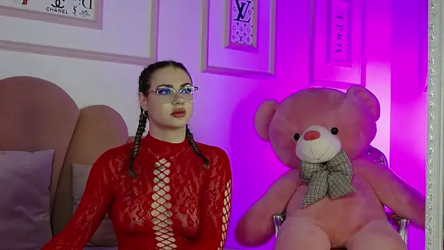 Abby  White online show from April 18, 2026, 9:15 pm