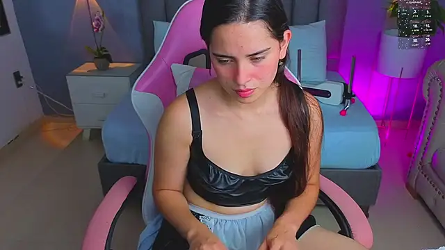 Snapshot of angelica_dymond chatting on November 14, 2025, 12:31 pm angelica dymond online show from November 14, 2025, 12:31 pm