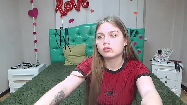 LaraPika online show from March 18, 2025, 3:22 pm