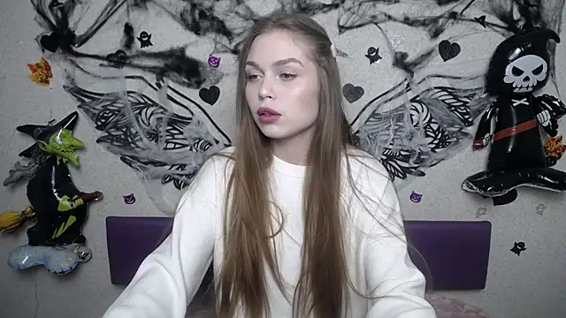 LaraPika online show from November 10, 2025, 6:02 pm