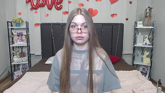 Snapshot of LaraPika chatting on May 7, 2026, 5:11 am LaraPika online show from May 7, 2026, 5:11 am