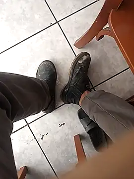 Snapshot of 1995eduardo chatting on November 6, 2025, 3:27 pm 1995eduardo online show from November 6, 2025, 3:27 pm