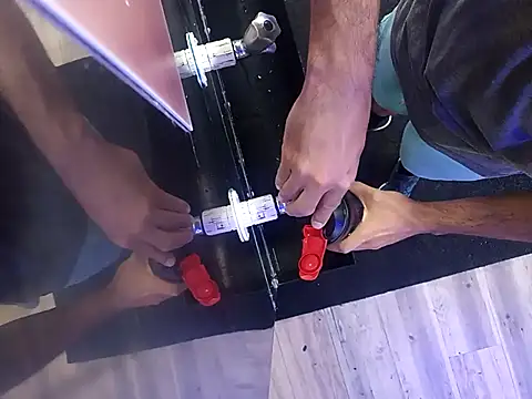 Snapshot of 1995eduardo chatting on September 28, 2025, 1:18 pm 1995eduardo online show from September 28, 2025, 1:18 pm