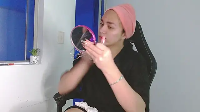 Snapshot of giuliana_andrade chatting on February 25, 2026, 12:11 am giuliana andrade online show from February 25, 2026, 12:11 am