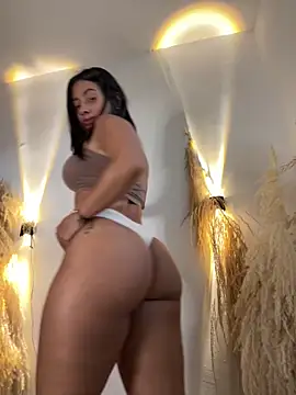 Snapshot of AlessaPears chatting on January 4, 2025, 11:06 pm AlessaPears online show from January 4, 2025, 11:06 pm