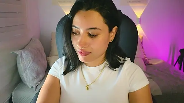 Snapshot of AlessaPears chatting on September 28, 2025, 10:39 pm AlessaPears online show from September 28, 2025, 10:39 pm