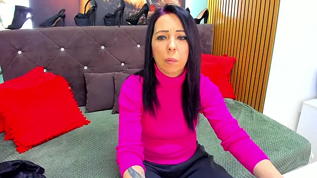 LauraSin online show from April 2, 2026, 5:52 pm