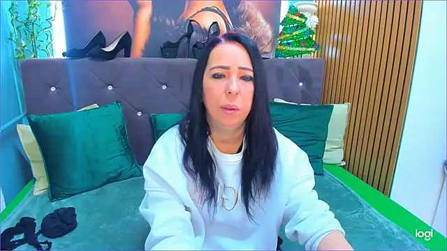 LauraSin online show from December 19, 2025, 4:27 am