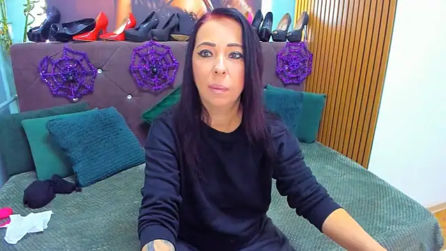 Snapshot of LauraSin chatting on October 27, 2025, 4:46 am LauraSin online show from October 27, 2025, 4:46 am