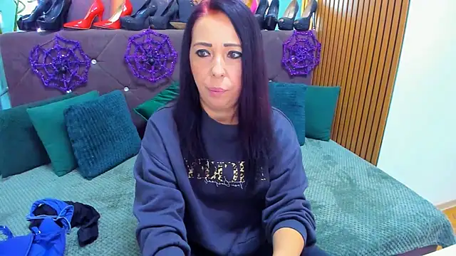 Snapshot of LauraSin chatting on October 26, 2025, 4:24 am LauraSin online show from October 26, 2025, 4:24 am