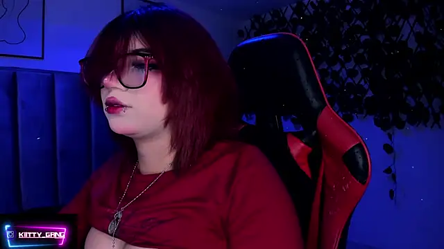 Kitty Gang online show from December 1, 2025, 2:45 am