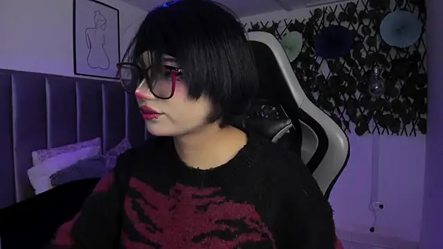 Kitty Gang online show from April 17, 2026, 1:41 am