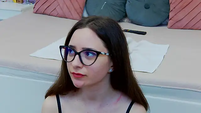 Lenna Paul online show from March 12, 2025, 7:46 am