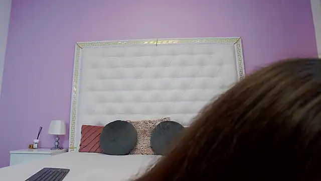 Lenna Paul online show from November 18, 2025, 5:00 am