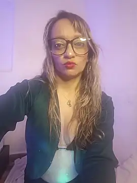 Snapshot of emma_collson chatting on March 3, 2026, 8:05 pm emma collson online show from March 3, 2026, 8:05 pm