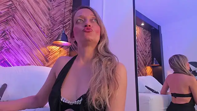 emma collson online show from November 25, 2025, 2:45 am