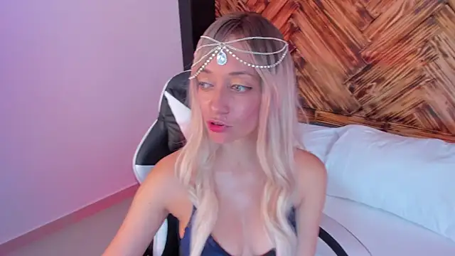 emma collson online show from November 10, 2025, 4:23 pm