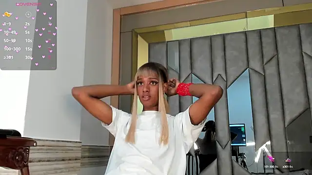 Snapshot of Doll_Isaa chatting on December 29, 2024, 4:40 pm Doll Isaa online show from December 29, 2024, 4:40 pm