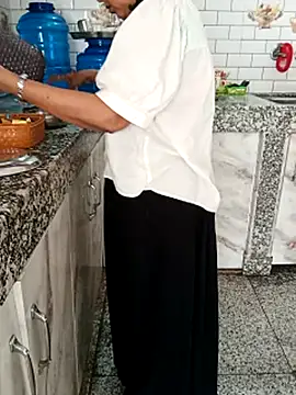 Snapshot of Saroj-Shah chatting on February 3, 2026, 6:40 am Saroj-Shah online show from February 3, 2026, 6:40 am