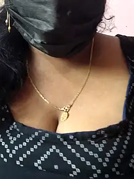 mallu-sumi online show from April 7, 2026, 9:22 am