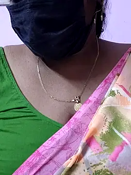 Snapshot of mallu-sumi chatting on April 20, 2026, 6:42 pm mallu-sumi online show from April 20, 2026, 6:42 pm