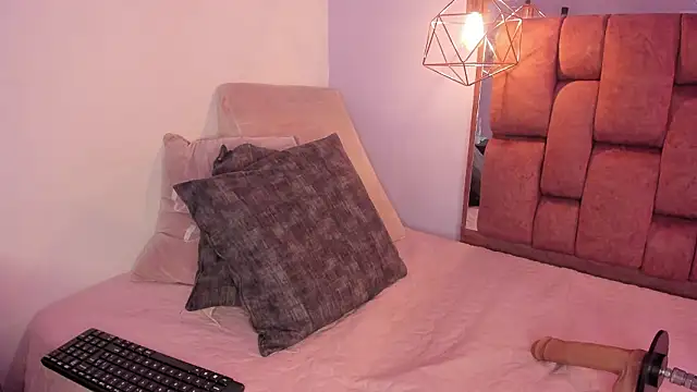 kristakinnky online show from February 21, 2026, 11:45 am