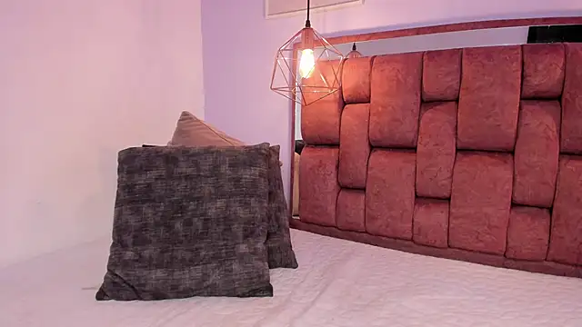 kristakinnky online show from April 18, 2026, 12:07 pm