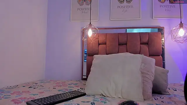 kristakinnky online show from September 26, 2025, 1:18 pm