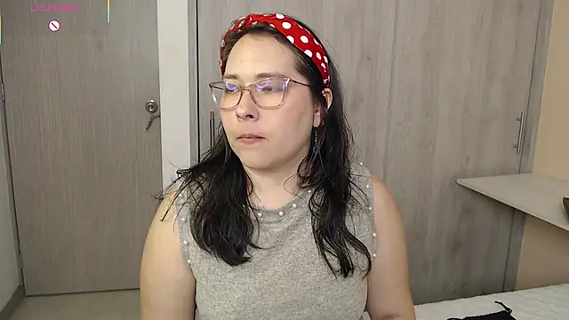 May Carlier online show from October 9, 2025, 9:26 pm