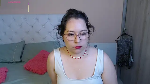 May Carlier online show from December 2, 2025, 3:52 am