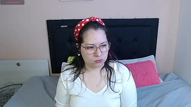 May Carlier online show from September 17, 2025, 12:51 pm