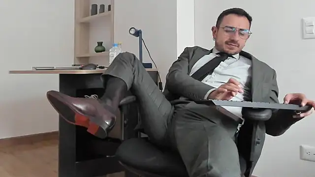 pablo-rincon95 online show from March 10, 2025, 6:23 pm