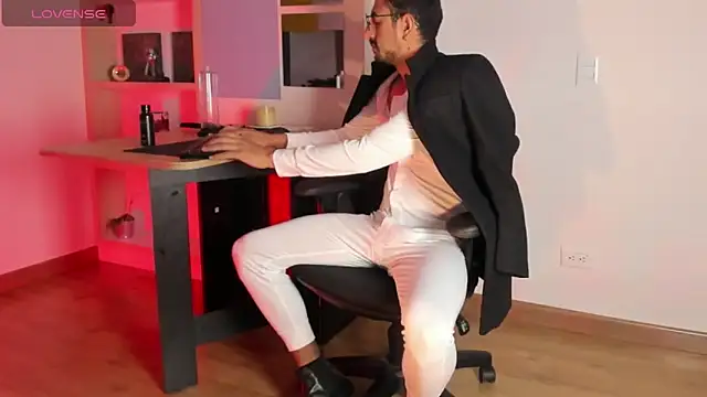 Snapshot of pablo-rincon95 chatting on December 2, 2025, 11:23 am pablo-rincon95 online show from December 2, 2025, 11:23 am