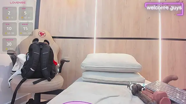 adela chase online show from December 1, 2025, 2:56 am