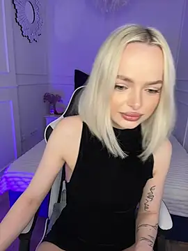 Snapshot of horny_blondiee chatting on March 8, 2025, 8:44 am horny blondiee online show from March 8, 2025, 8:44 am
