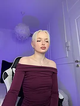Snapshot of horny_blondiee chatting on March 19, 2025, 8:23 am horny blondiee online show from March 19, 2025, 8:23 am