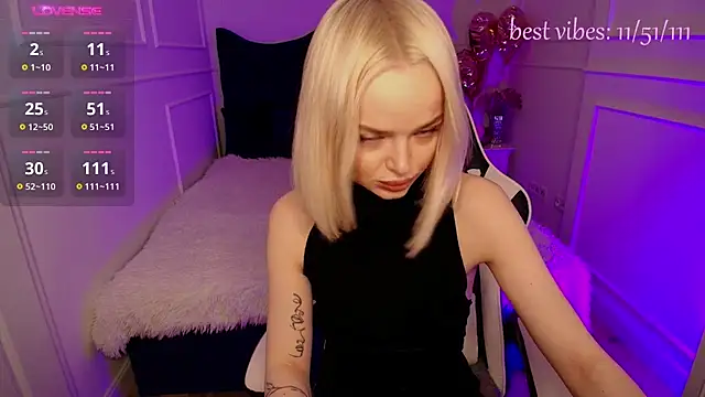 Snapshot of horny_blondiee chatting on February 19, 2025, 8:12 am horny blondiee online show from February 19, 2025, 8:12 am