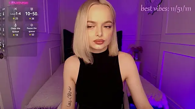 Snapshot of horny_blondiee chatting on February 27, 2025, 8:46 am horny blondiee online show from February 27, 2025, 8:46 am